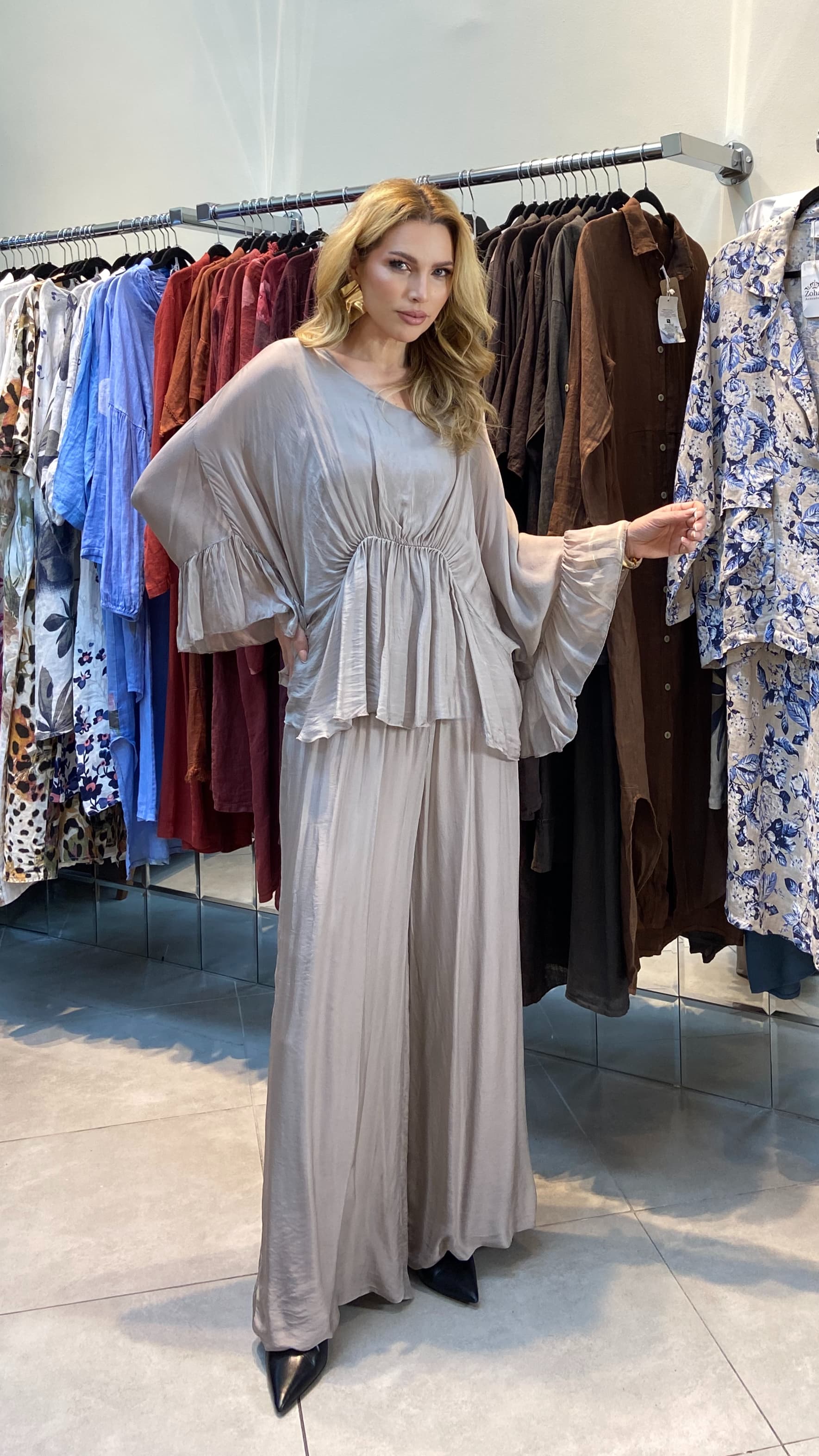 Conjunto Luca veste do 40 ao 42, com busto 98 cm e cintura até 84 cm. Confortável, elegante e ideal para quem busca estilo e caimento perfeito.