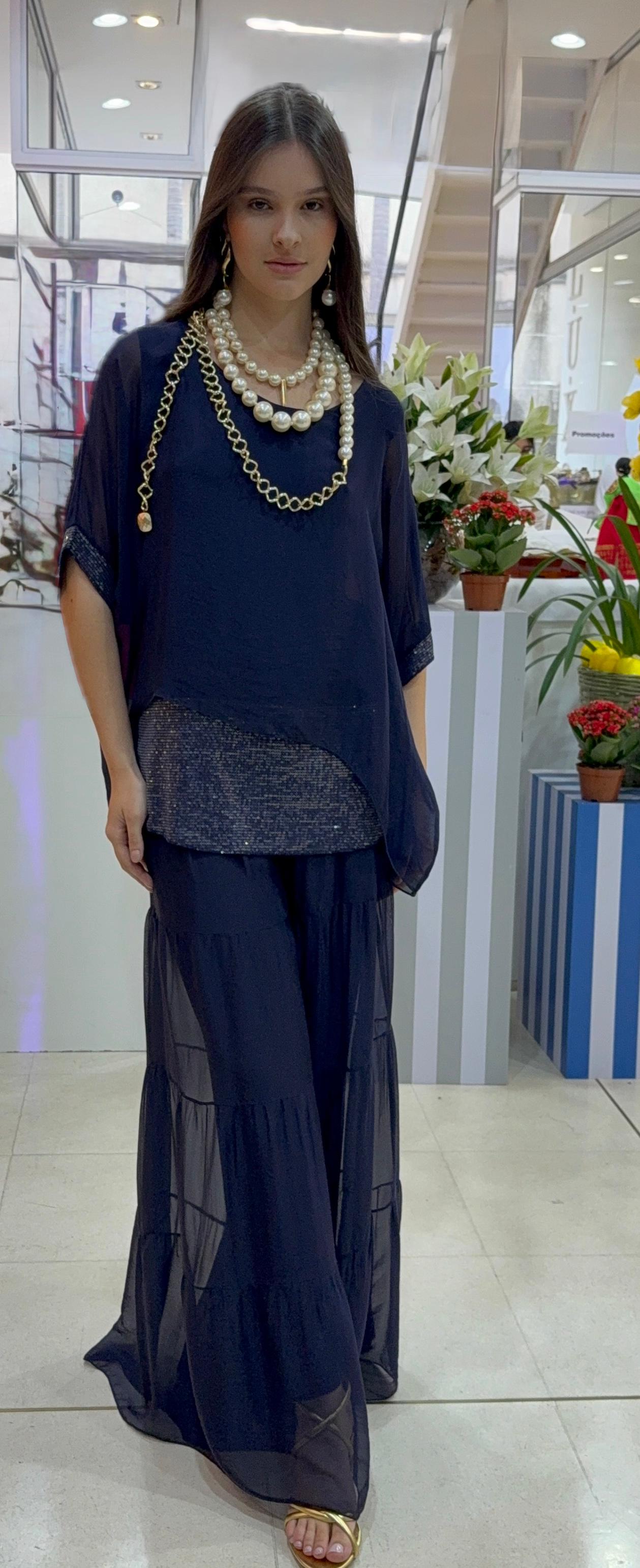 Conjunto Ludovica em tecido italiano com viscose e seda, modelagem sofisticada e caimento leve